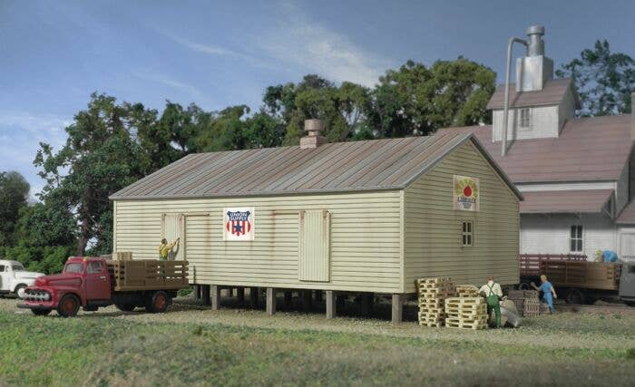 N Scale Walthers CO-OP Storage Shed