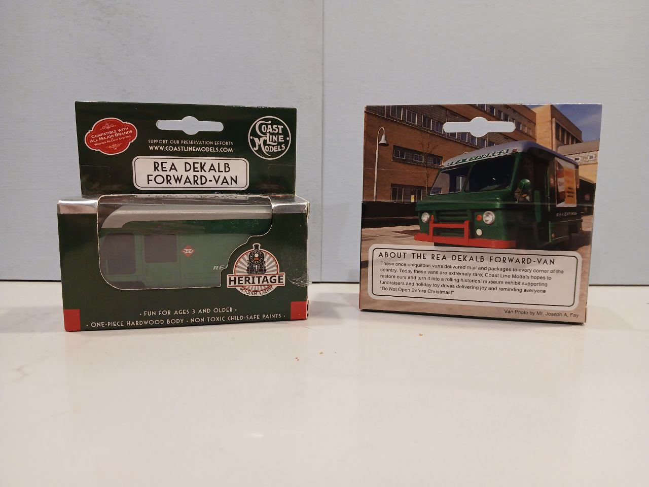 Heritage Wooden Railway REA DeKalb Forward-Van