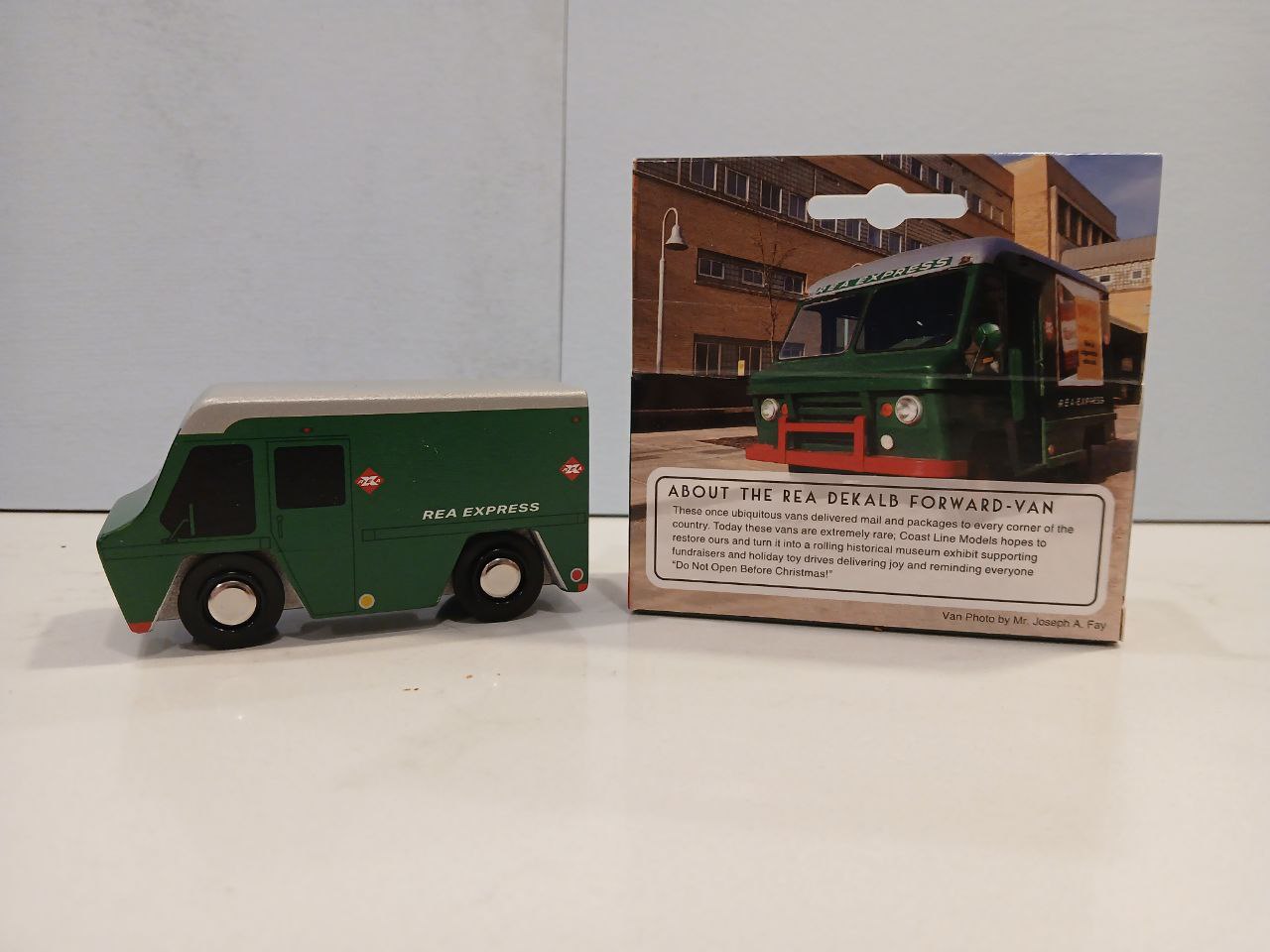 Heritage Wooden Railway REA DeKalb Forward-Van